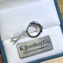 將圖片載入圖庫檢視器 Moissanite Cross Circle Earrings 莫桑石交叉耳圈