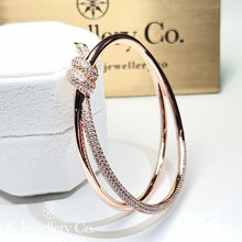 將圖片載入圖庫檢視器 Cubic Zirconia Knot Bangle 高碳鑽繩結手鐲