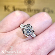 將圖片載入圖庫檢視器 Moissanite Floral Crown Ring 莫桑石花嫁皇冠戒指