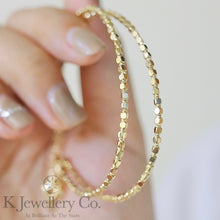 將圖片載入圖庫檢視器 18K Gold Cube Bangle 18K立方體閃閃珠手鐲