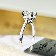 將圖片載入圖庫檢視器 Moissanite Four Prong Hidden Halo Paved Ring 莫桑石四爪隱形高托圍鑲戒指