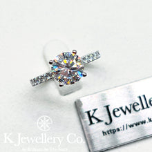 將圖片載入圖庫檢視器 Moissanite 18K Gold Hidden Halo Four Prong Ring PT950莫桑石高鑲四爪圍石戒指