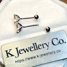 將圖片載入圖庫檢視器 Moissanite Four Prong Ear Studs 莫桑石清鑲高四爪螺絲/耳環