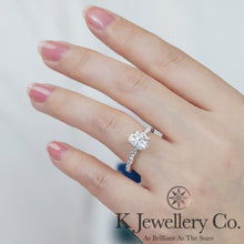 將圖片載入圖庫檢視器 Moissanite 1.5ct Oval Cut Full Paved Ring 訂制款橢圓形1.5卡全莫桑復古圍鑲戒指