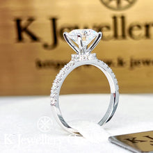 將圖片載入圖庫檢視器 Moissanite 18K Gold Hidden Halo Four Prong Ring PT950莫桑石高鑲四爪圍石戒指