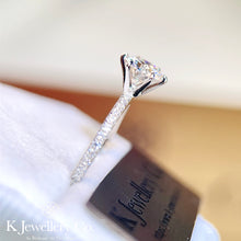 將圖片載入圖庫檢視器 Moissanite Six Prong Paved Ring 莫桑石幼臂高鑲六爪戒指