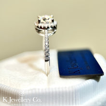 將圖片載入圖庫檢視器 Moissanite Round Halo Full Paved Ring莫桑石圓型圍鑲戒指