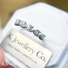 Load image into gallery viewer Moissanite Crown Stacking Ring 莫桑石皇冠線戒