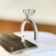 將圖片載入圖庫檢視器 Moissanite Six Prong Paved Ring 莫桑石幼臂高鑲六爪戒指