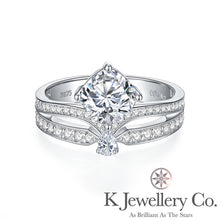 Load image into gallery viewer Moissanite 2ct Cushion Cut Princess Crown Ring Moissanite crown pillow type 2 card ring