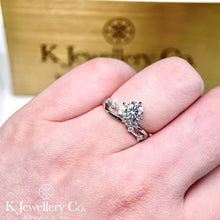 Load image into gallery viewer Moissanite Star River Ring Moissanite Star River Ring