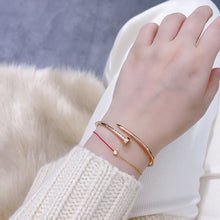 將圖片載入圖庫檢視器 Cubic Zirconia Rabbit Redline Bracelet 高碳鑽兔子紅繩手鏈