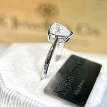 將圖片載入圖庫檢視器 Moissanite Heart Shape Ring 莫桑石愛心型清鑲刀臂戒指