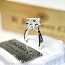 將圖片載入圖庫檢視器 Moissanite Snow Heart Prong Ring 莫桑石雪花扭臂戒指