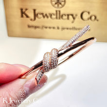 將圖片載入圖庫檢視器 Cubic Zirconia Knot Bangle 高碳鑽繩結手鐲