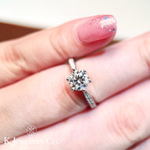 Load image into gallery viewer Moissanite Rolling Crown Ring Moissanite Crown Turning Ring