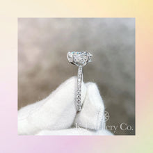 Load image into gallery viewer Moissanite 18K Pear Hidden Halo Paved Ring Moissanite 18K customized invisible surrounding ring arm set ring