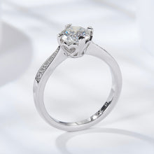 將圖片載入圖庫檢視器 Moissanite Four Claws Love Paved Ring 莫桑石四爪鏤空心心石臂戒指