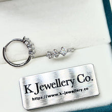 將圖片載入圖庫檢視器 Moissanite Three Stone Round Earrings 莫桑石漸變三石耳圈