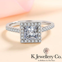 將圖片載入圖庫檢視器 Moissanite Paved Princess Cut Ring 莫桑石公主方圍鑲戒指