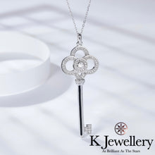 將圖片載入圖庫檢視器 Moissanite Crown Pave Key Necklace莫桑石皇冠鑰匙頸鏈