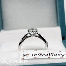 Load image into gallery viewer Moissanite Ring Museum Round Moissanite Six-Prong Diamond Ribbon Style