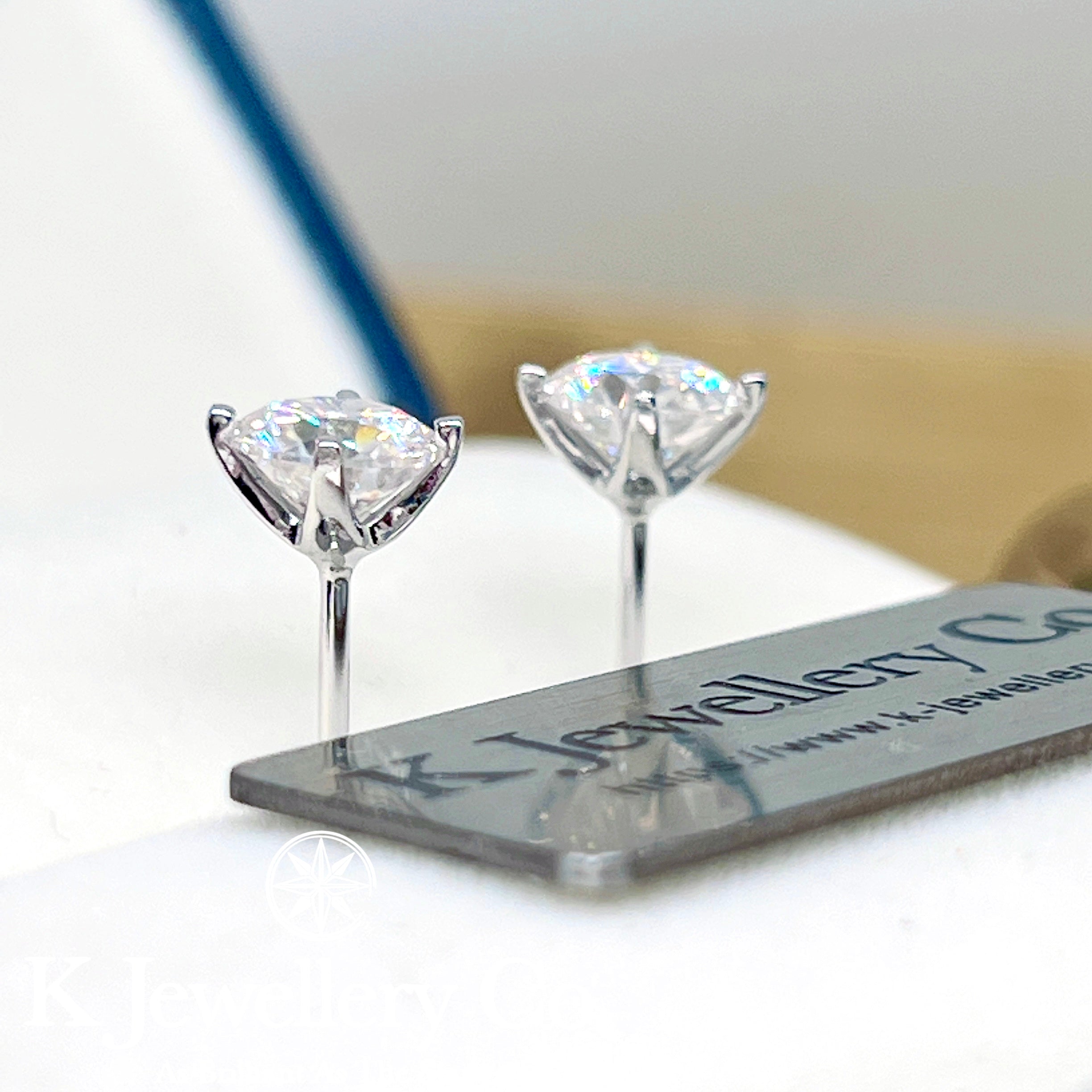 Moissanite Four Prong Ear Studs 莫桑石清鑲高四爪螺絲/耳環– K