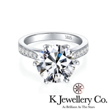 Load image into gallery viewer Moissanite Rolling Crown Ring Moissanite Crown Turning Ring