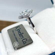 Load image into gallery viewer Moissanite 18K Gold Ring Moissanite four-leaf lucky stone ring