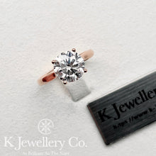 將圖片載入圖庫檢視器 Moissanite 18K Gold Classic Four Prong Ring 18K莫桑石經典四爪戒指