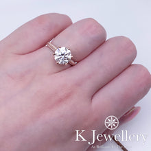 將圖片載入圖庫檢視器 Moissanite 18K Gold Setting Paved Ring 18K莫桑石六爪密鑲戒指