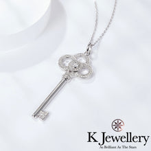 將圖片載入圖庫檢視器 Moissanite Crown Pave Key Necklace莫桑石皇冠鑰匙頸鏈