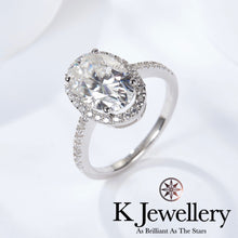 將圖片載入圖庫檢視器 Moissanite Oval Paved 4.5ct Ring 莫桑石橢圓形圍鑲4.5卡戒指