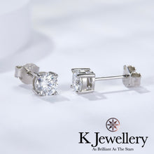 將圖片載入圖庫檢視器 Moissanite Classis Four Claws Earrings