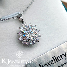 將圖片載入圖庫檢視器 Moissanite Sun Flower Necklace莫桑石太陽花圍鑲頸鏈