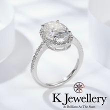 將圖片載入圖庫檢視器 Moissanite Oval Paved 4.5ct Ring 莫桑石橢圓形圍鑲4.5卡戒指