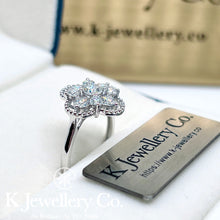 Load image into gallery viewer Moissanite 18K Gold Ring Moissanite four-leaf lucky stone ring