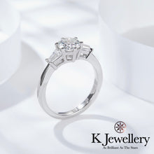 Load image into gallery viewer Moissanite Round Brilliant with Baguette Shape Ring Moissanite Round Six Claws with Baguette Shape Ring