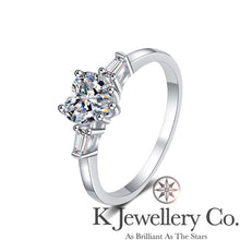 將圖片載入圖庫檢視器 Moissanite Heart Ring 莫桑石心型唯一戒指