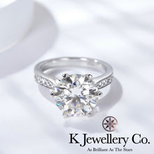 Load image into gallery viewer Moissanite Rolling Crown Ring Moissanite Crown Turning Ring