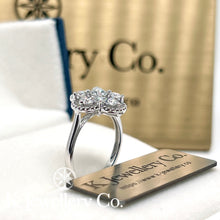 Load image into gallery viewer Moissanite 18K Gold Ring Moissanite four-leaf lucky stone ring