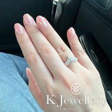 將圖片載入圖庫檢視器 Moissanite 18K Gold V Shape Princess Lace Ring