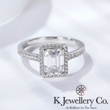 將圖片載入圖庫檢視器 Moissanite Radiant Cut/ Emerald Cut Paved Ring 莫桑石祖母綠切/雷迪恩切圍鑲戒指