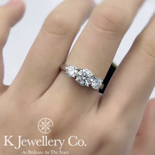 將圖片載入圖庫檢視器 Moissanite Three Stars Ring 莫桑石三鑽全莫桑戒指訂制版