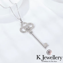 將圖片載入圖庫檢視器 Moissanite Crown Pave Key Necklace莫桑石皇冠鑰匙頸鏈
