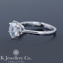 Load image into gallery viewer Moissanite Six Prong Ring Moissanite classic small arm six prong ring