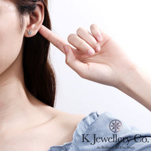 將圖片載入圖庫檢視器 Moissanite Deer Earrings