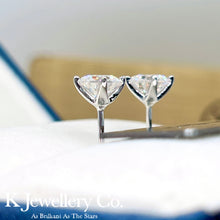 將圖片載入圖庫檢視器 Moissanite Four Prong Ear Studs 莫桑石清鑲高四爪螺絲/耳環