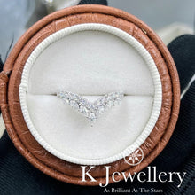 將圖片載入圖庫檢視器 Moissanite 18K Gold V Shape Princess Lace Ring