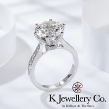 Load image into gallery viewer Moissanite Rolling Crown Ring Moissanite Crown Turning Ring